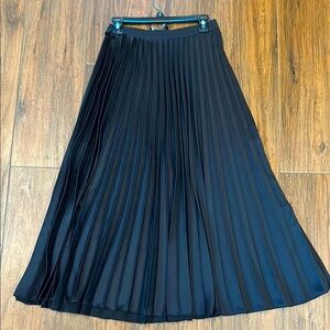 NWOT Zara Black Midi A-Line Skirt with Pleats
